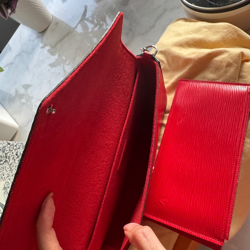Bags - Picture 9 of 16